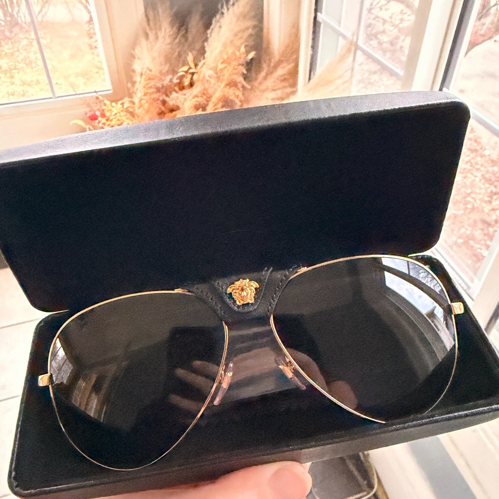 NWOT✨Versace Gold Frame Black Lens Aviator Sunglasses with Medusa Bridge